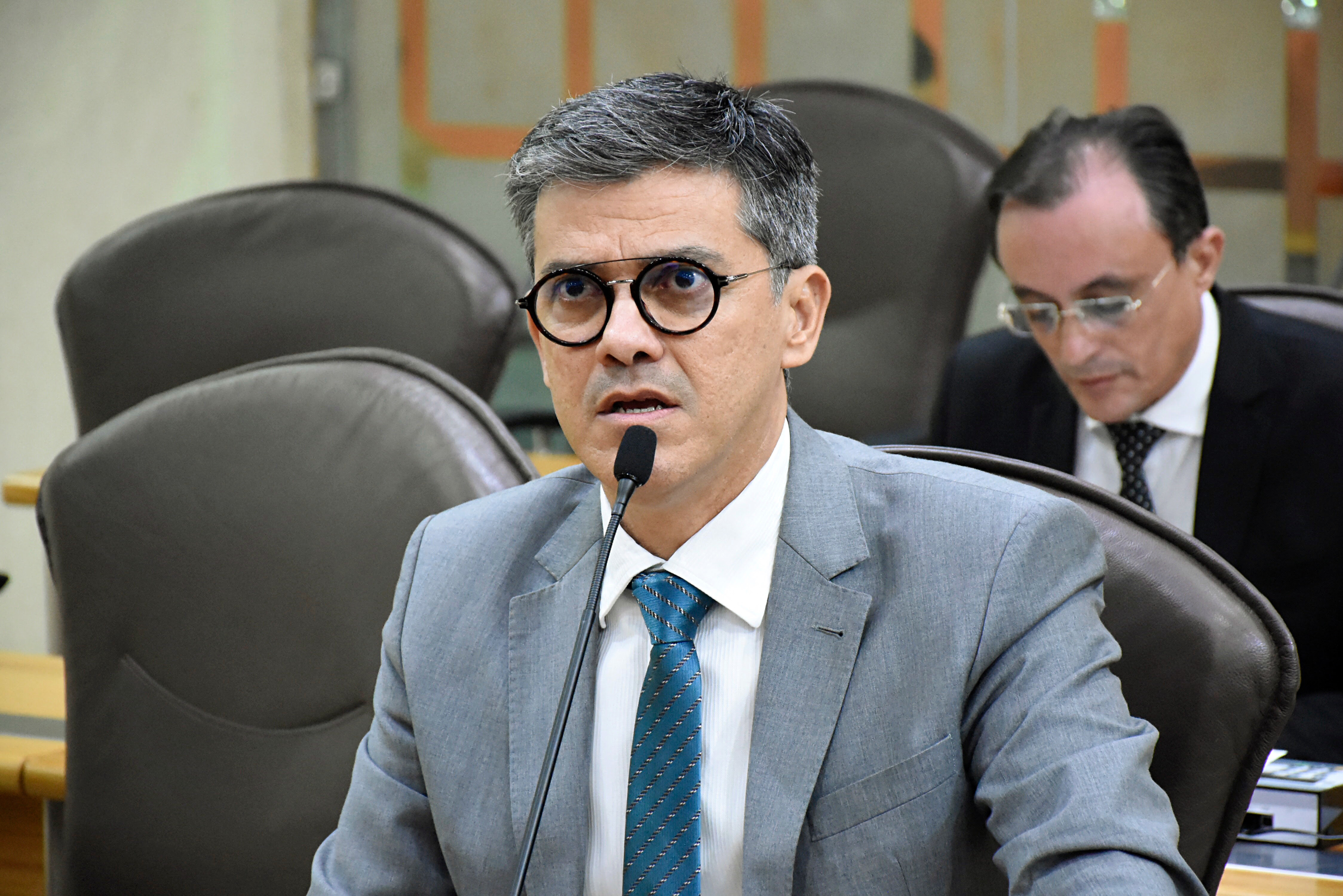 Deputado lamenta não adesão ao programa de fomento ao ensino cívico-militar