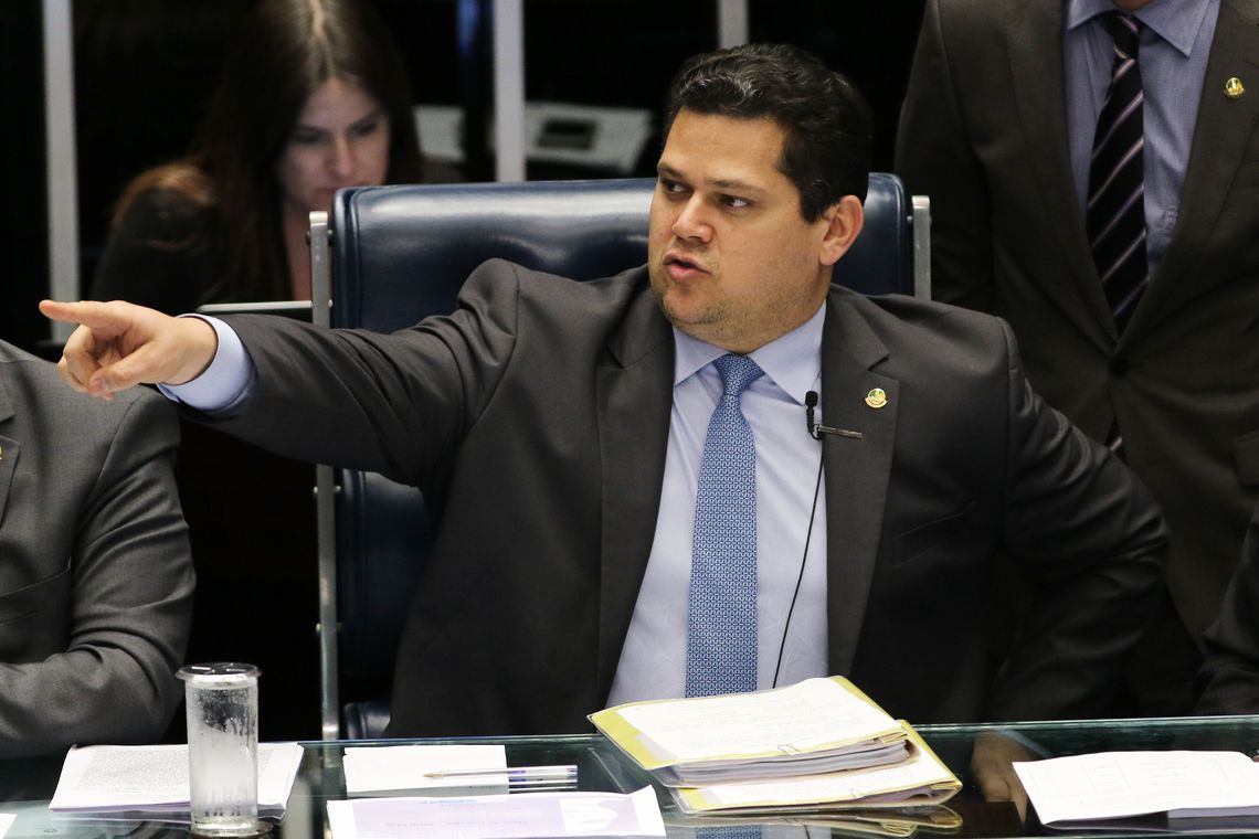 Presidente do Senado quer votar Previdência em segundo turno até dia 10