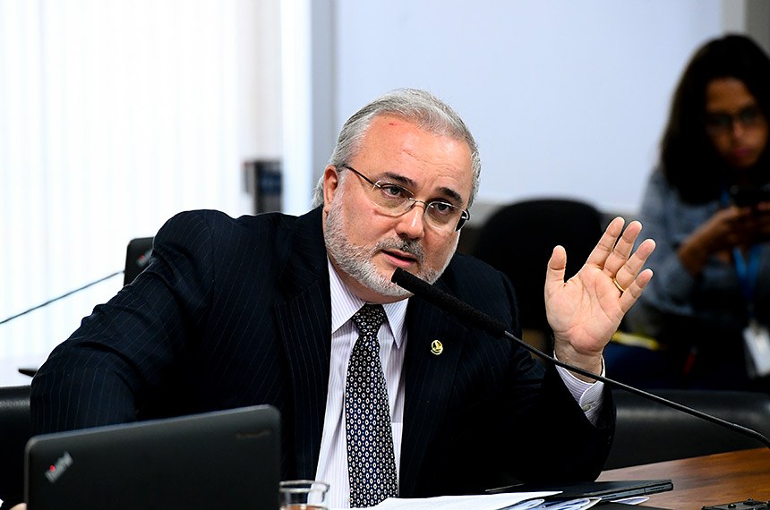 Jean Paul propõe licença de trabalho de 5 dias para avós no nascimento do neto