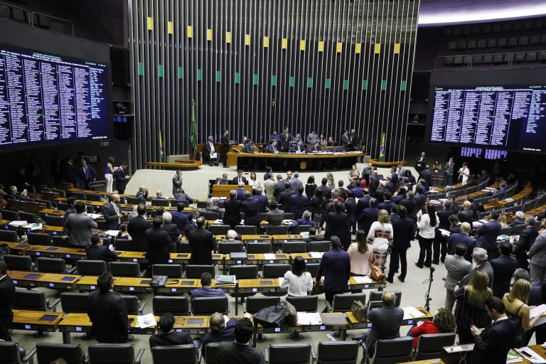 Câmara pode votar na semana que vem proposta que amplia porte de armas