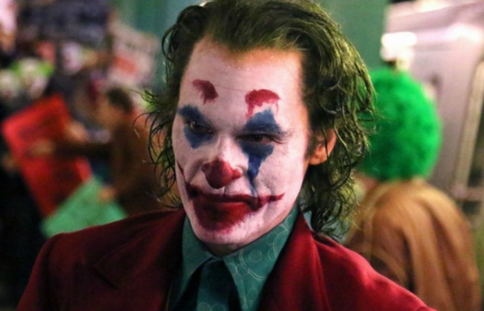 Homem imita Coringa e causa pânico em sessão do filme no Recife