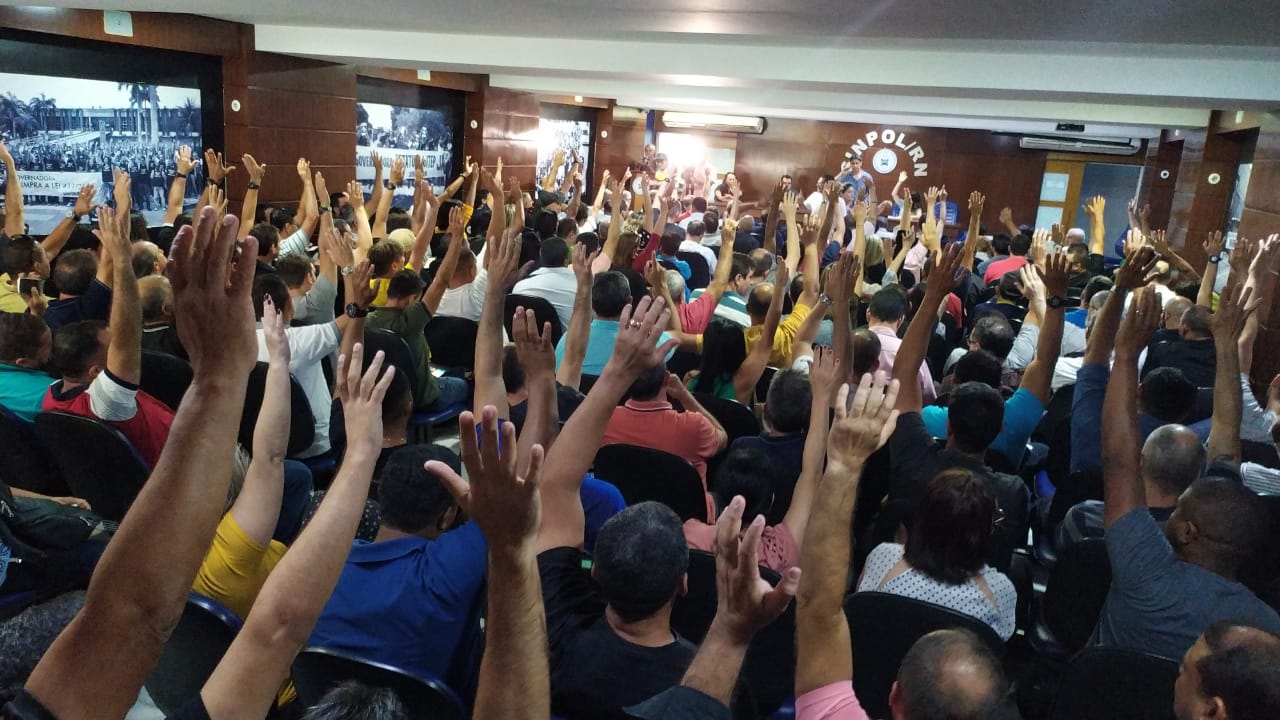 Insatisfeitos com o governo, policiais civis aprovam paralisação para o dia 21