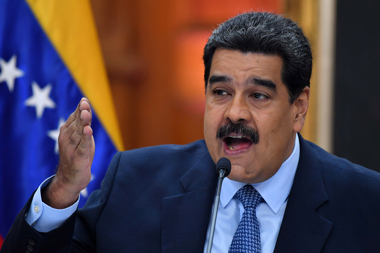 Folha: Óleo que atinge Nordeste pode ser da Venezuela