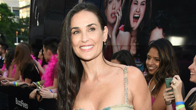 Estrela de Hollywood diz que mãe deixou homem estuprá-la por 500 dólares