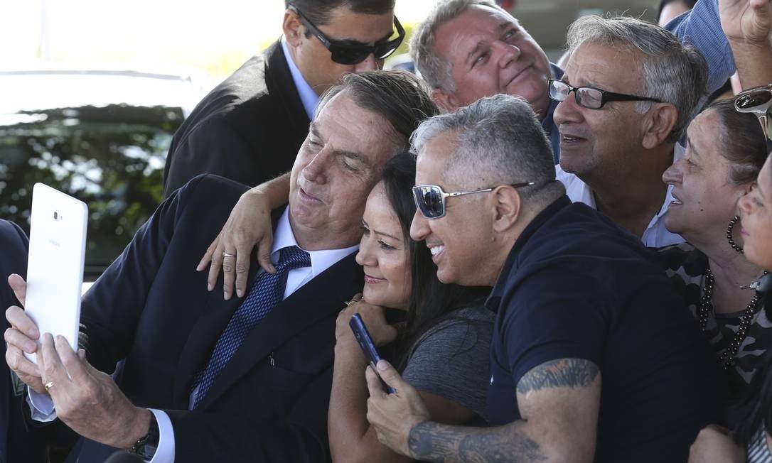 'Esquece o PSL. Tá ok? Esquece', diz Bolsonaro a apoiador em Brasília