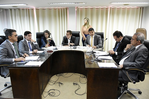 Deputados cobram 'impacto financeiro' de PL que aumenta salários da Segurança