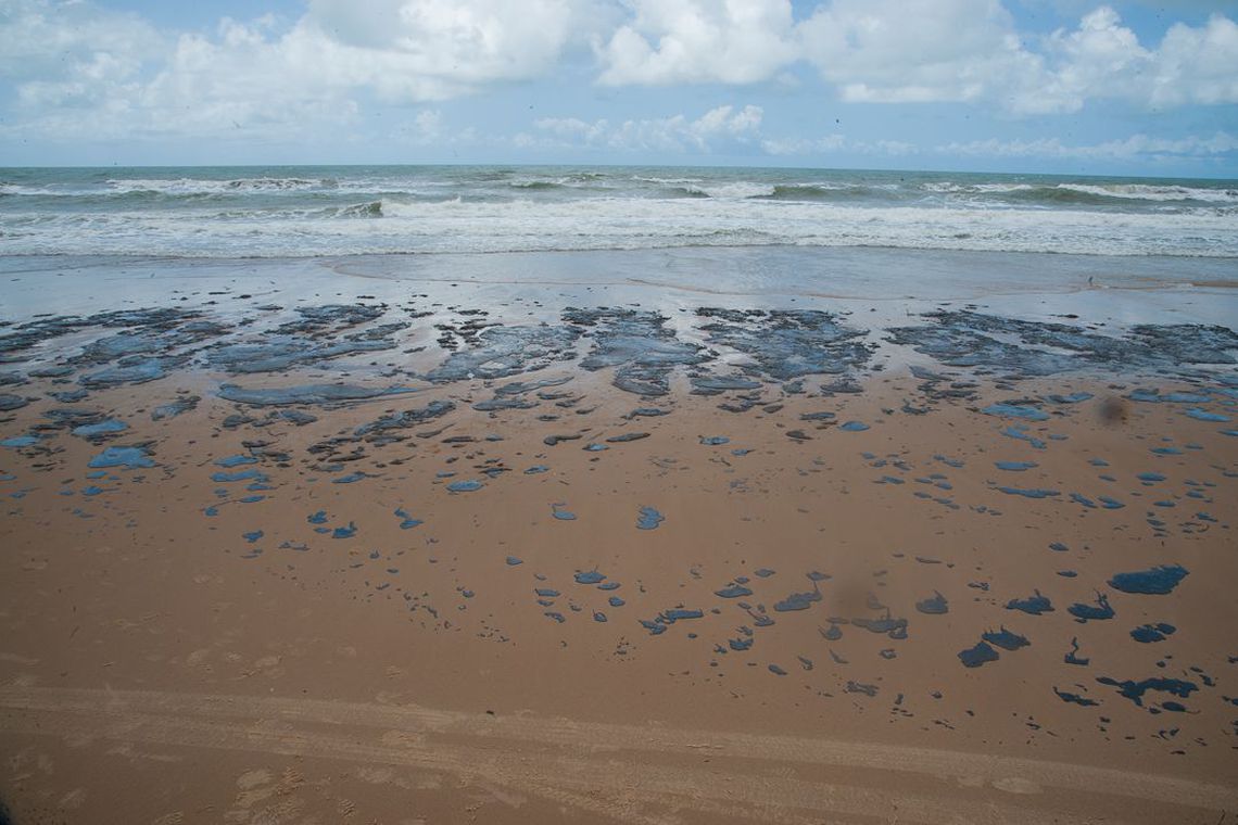 Petrobras recolhe mais de 133 toneladas de resíduo oleoso de praias do Nordeste