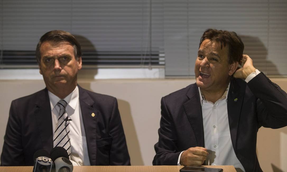 Bolsonaro estuda fusão do Patriota com outro partido para sair do PSL