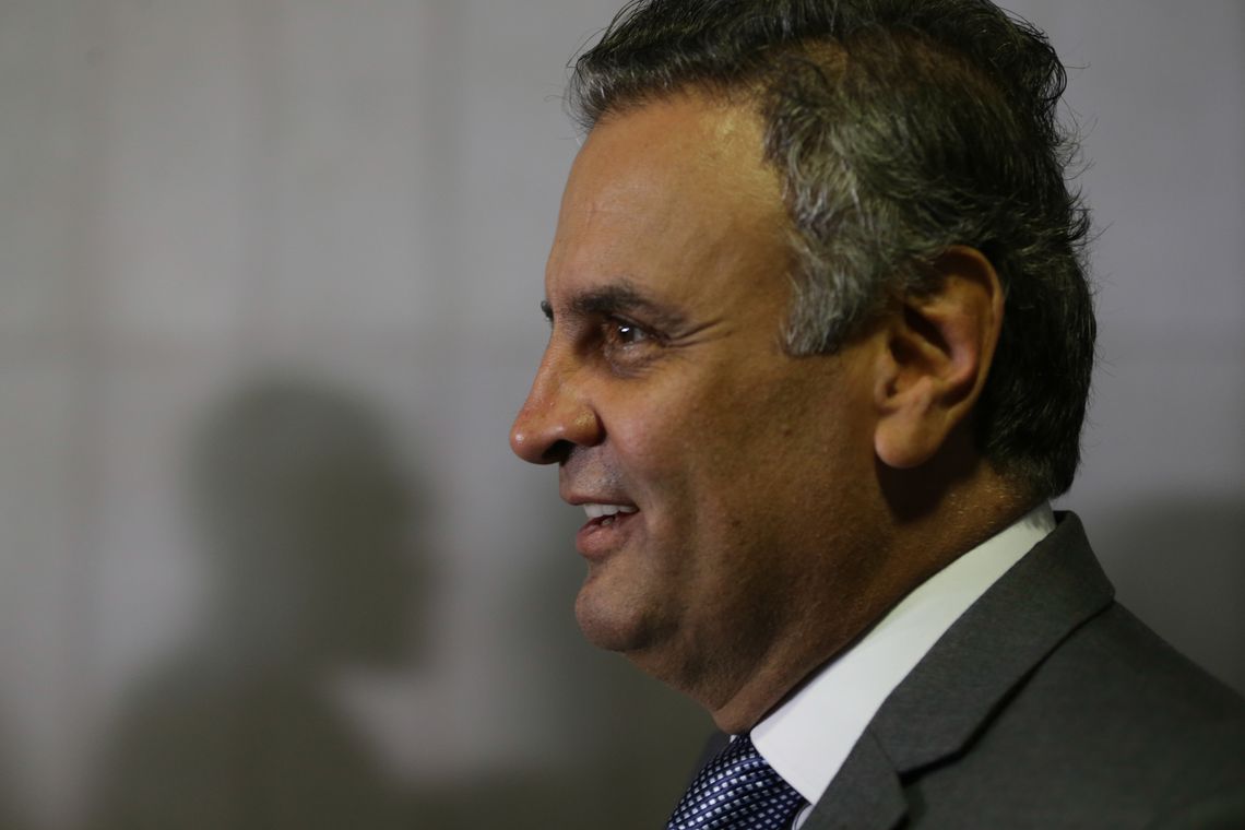 Após 5 anos, TSE aprova com ressalvas contas de Aécio de 2014