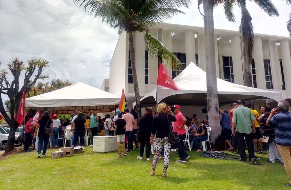Servidores do RN farão aniversário de 1 ano sem receber salário de novembro