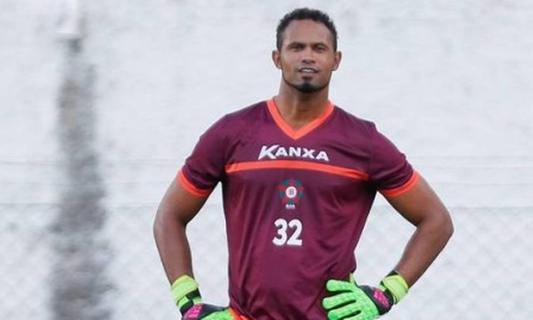 Filho do goleiro Bruno quer mudar de nome e tem medo do pai