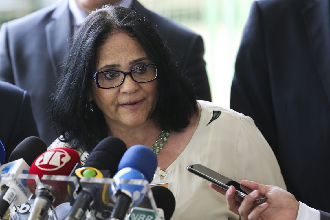 Damares: Esquerda é cão e Bolsonaro dará tão certo que vamos ficar 4, 8, 12 anos
