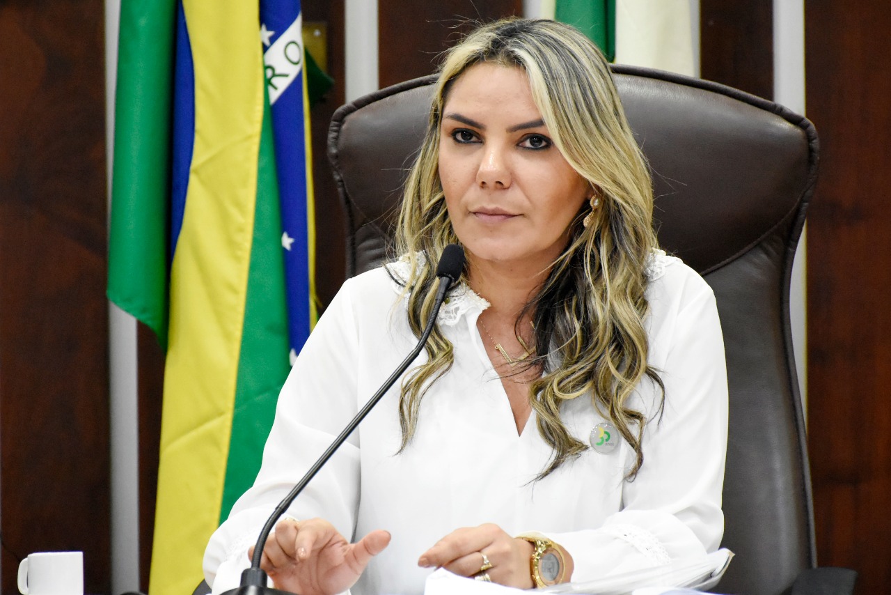 Deputada Eudiane solicita recuperação de estradas no RN