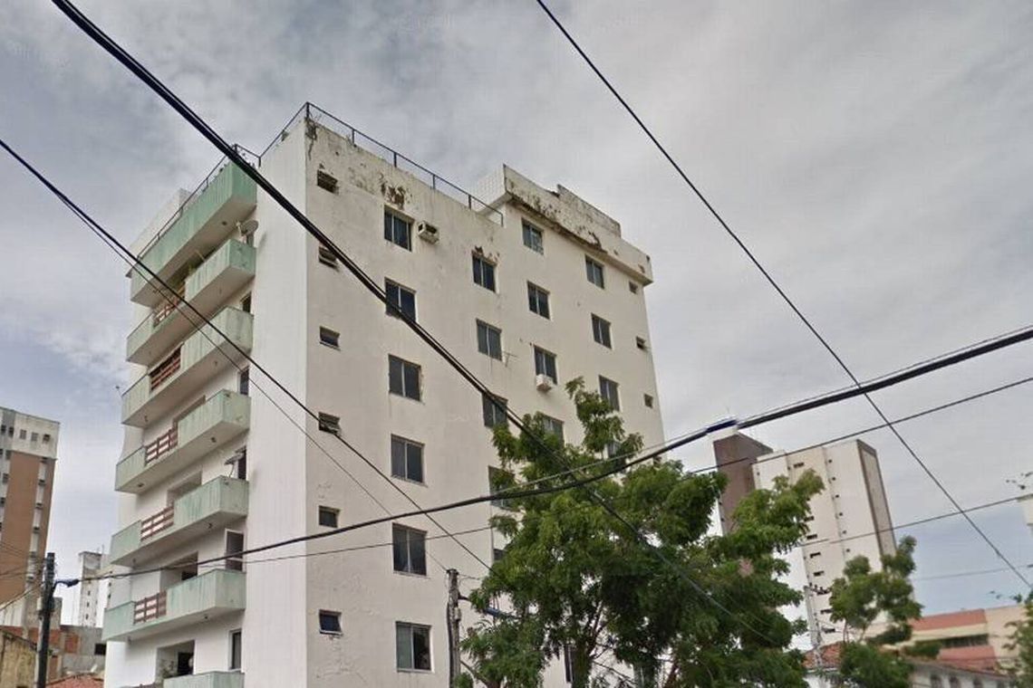 Assista ao momento exato do desabamento do prédio residencial em Fortaleza