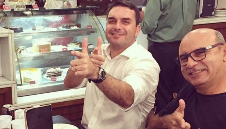 “Só falta fazer a busca na casa do Queiroz”, ironiza líder do PSL