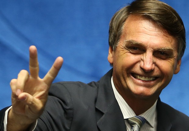 Bolsonaro cumpre promessa e anuncia 13° do Bolsa Família