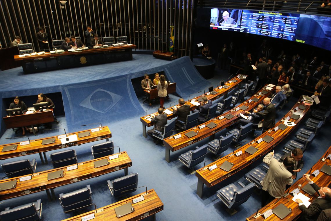 Senado aprova projeto de rateio entre estados e municípios da cessão onerosa