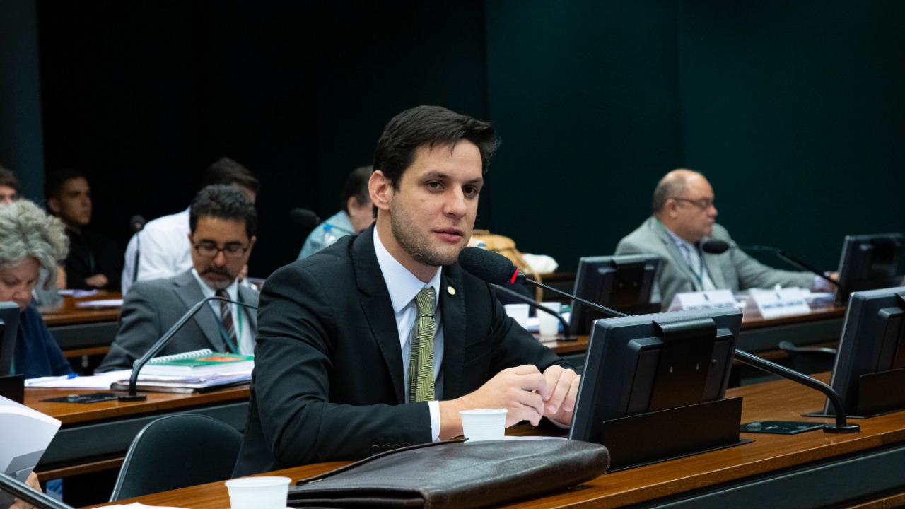 Comissão aprova projeto que destina ônibus apreendidos para o transporte escolar