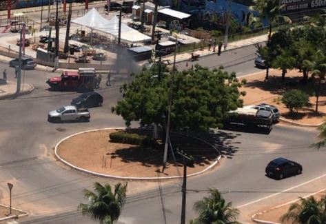 Palco de graves acidentes, rotatória na Roberto Freire preocupa moradores