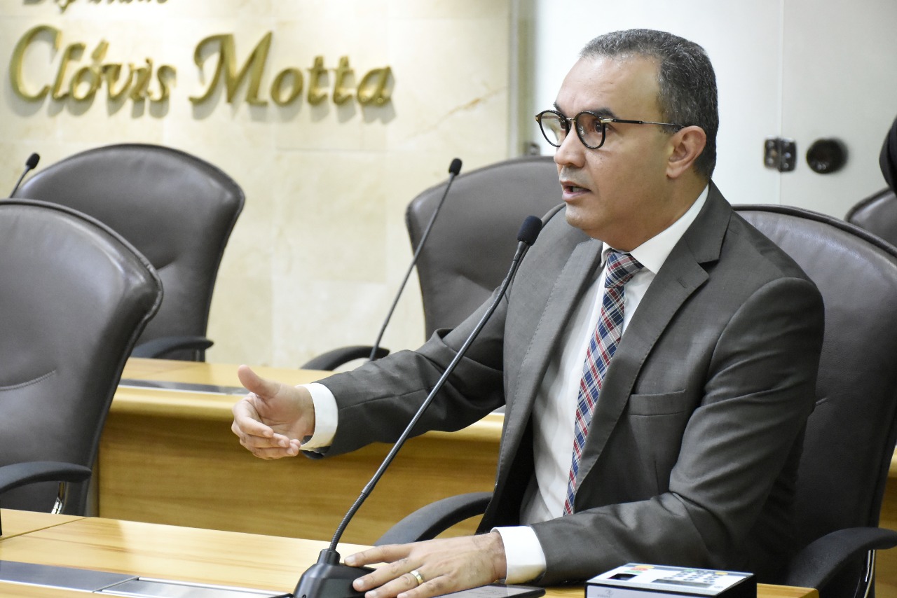 Deputado diz que obra que se arrasta desde 2005 não é concluída porque é na ZN
