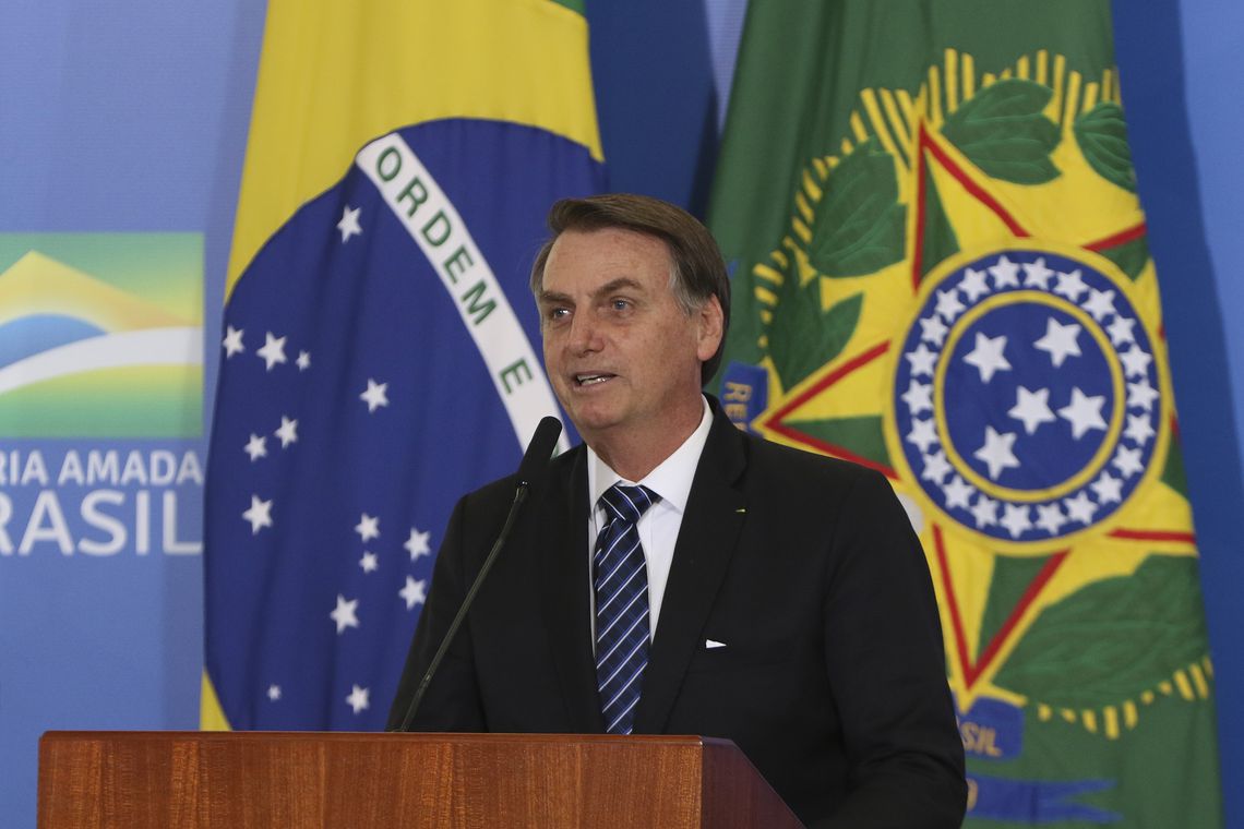 Bolsonaro assina MP para solucionar conflitos entre União e devedores