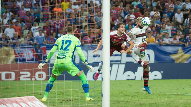 Goleiro do Fortaleza detona VAR em jogo contra Flamengo: "Atua contra Nordeste"