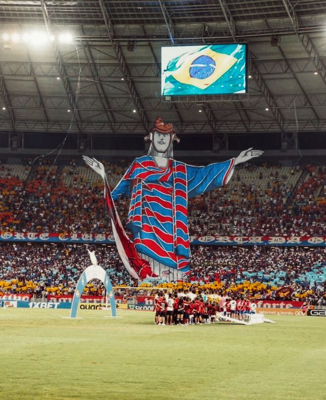 (VÍDEO) Em mosaico gigante, torcida do Fortaleza tira camisa do Fla de Cristo