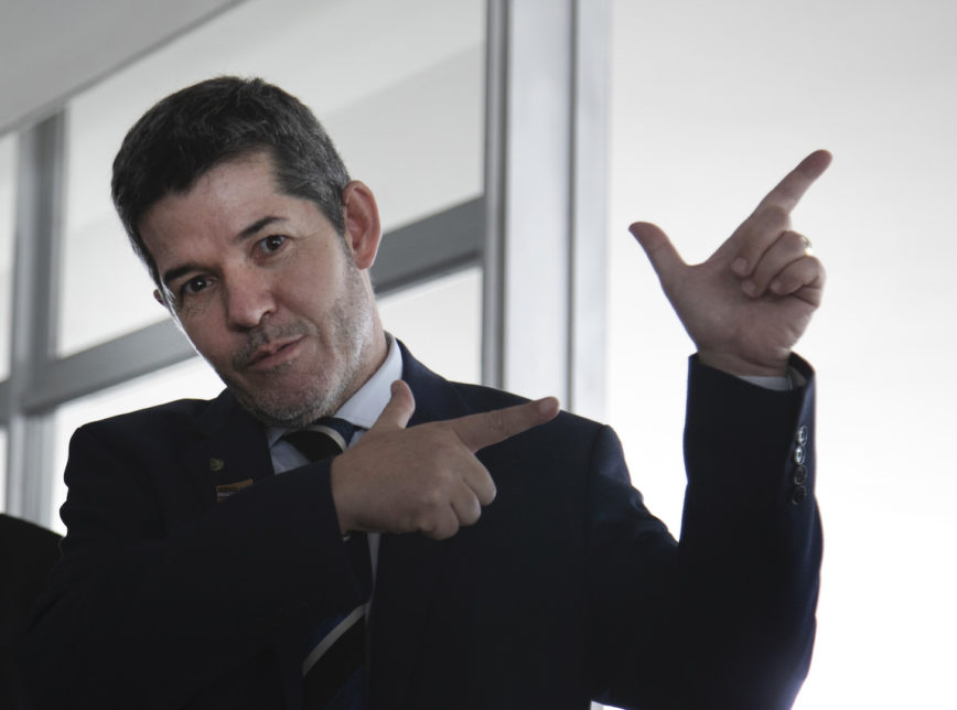 PSL: líder chama Bolsonaro de "vagabundo" e diz que vai implodi-lo; ouça