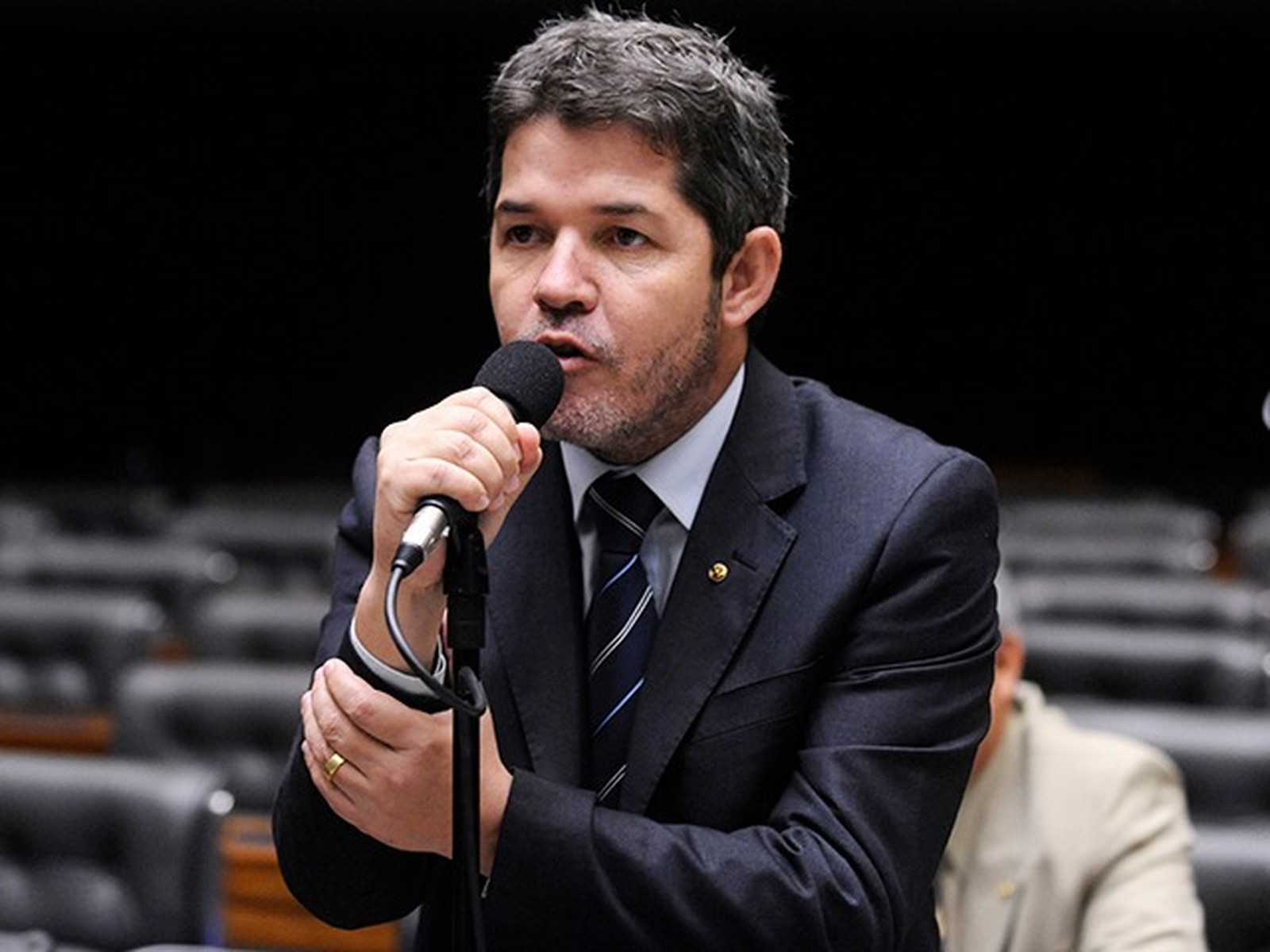 'Somos como mulher traída, que apanha e volta', diz líder do PSL sobre Bolsonaro