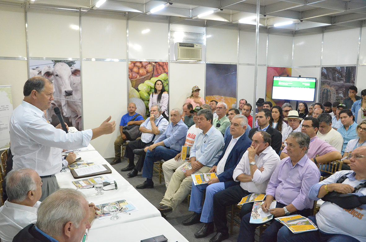 Frente Parlamentar da Agropecuária se reúne na Festa do Boi
