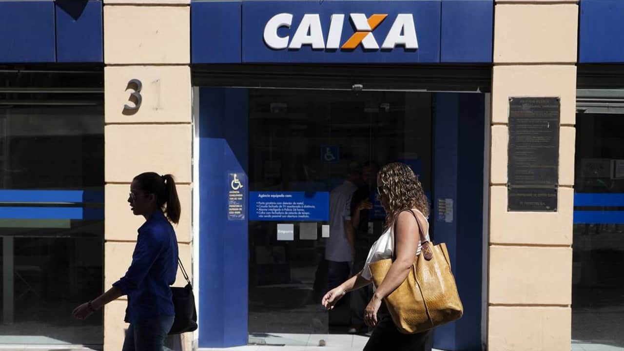 Agências da Caixa abrem neste sábado para saque de R$ 500 do FGTS