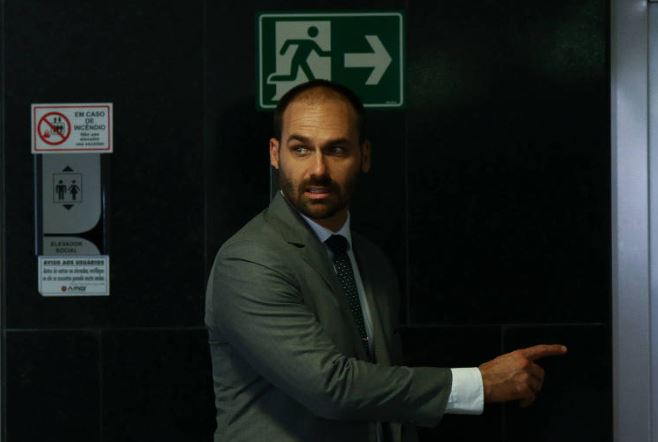 PSL deve suspender Eduardo Bolsonaro e levá-lo ao conselho de ética