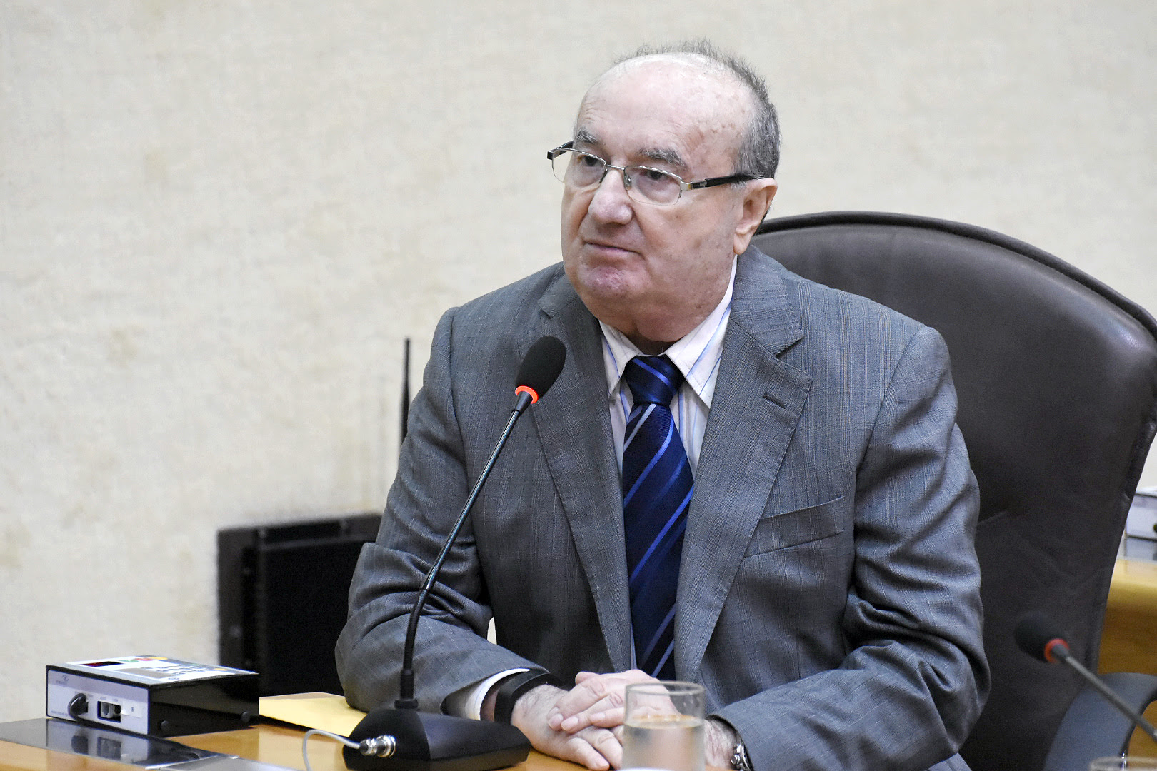 PL busca priorizar atendimento a cuidadores de idosos e pessoas com deficiência