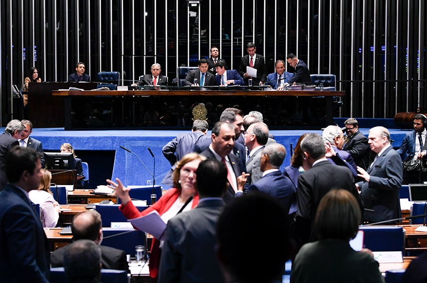 "Aprovada maior reforma da Previdência da história", diz presidente do Senado