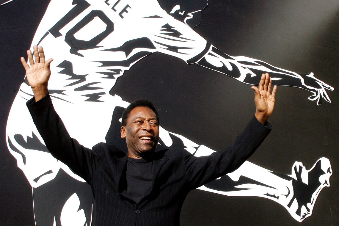 Mundo homenageia os 79 anos de vida do Rei Pelé