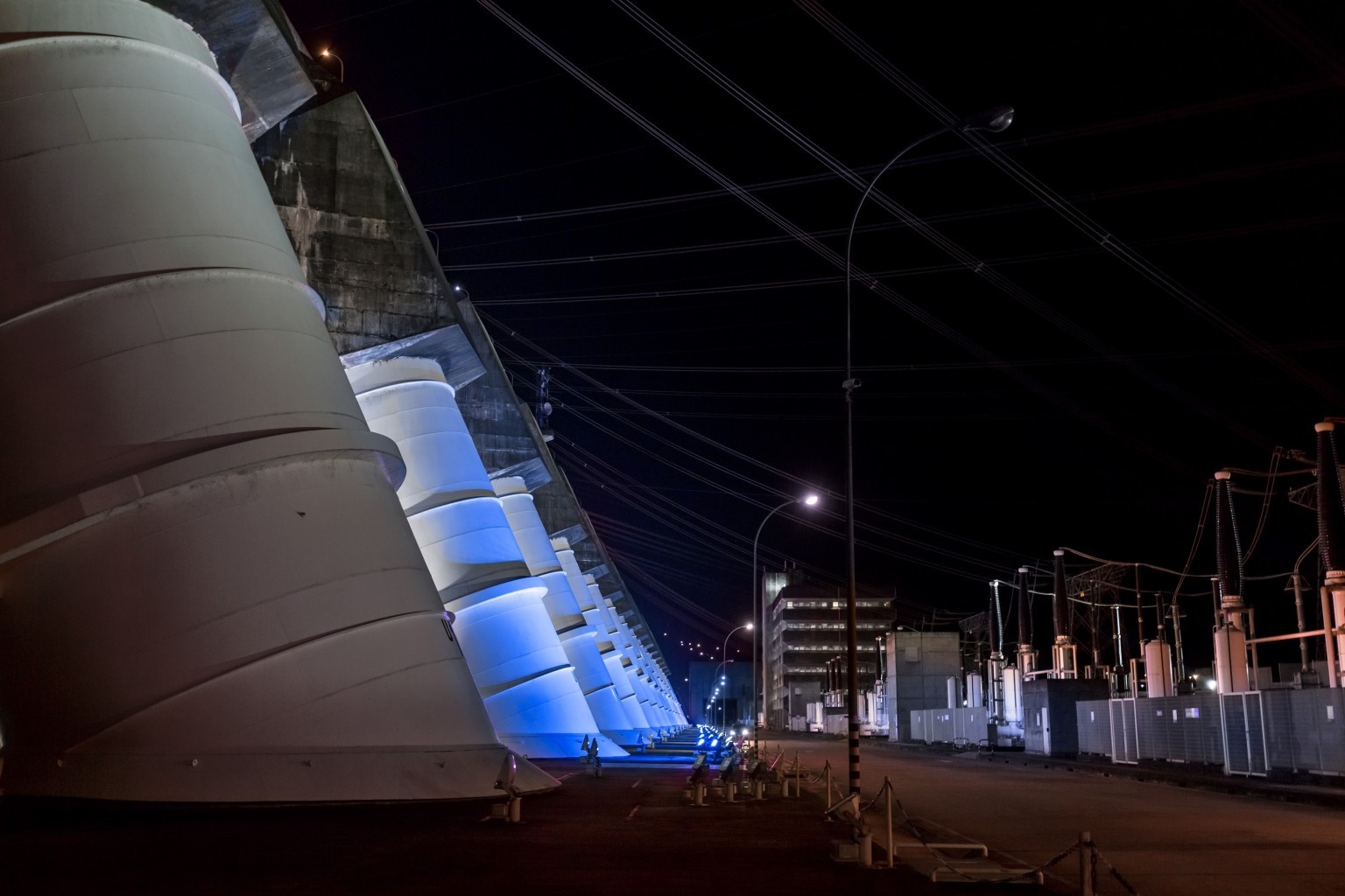Em novembro, iluminação da barragem de Itaipu será azul