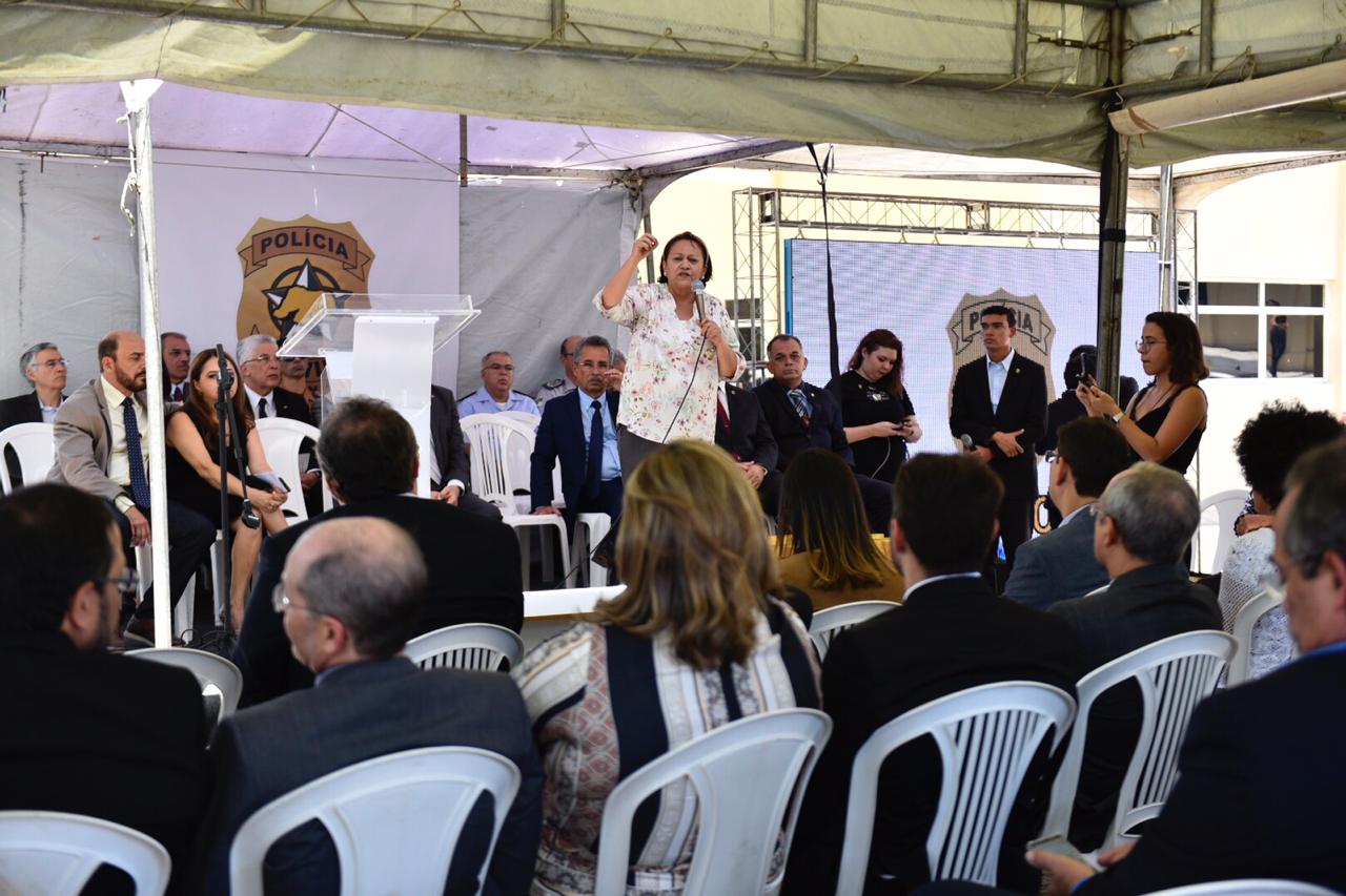 Fátima diz que proposta apresentada a policiais por seu próprio governo não vale