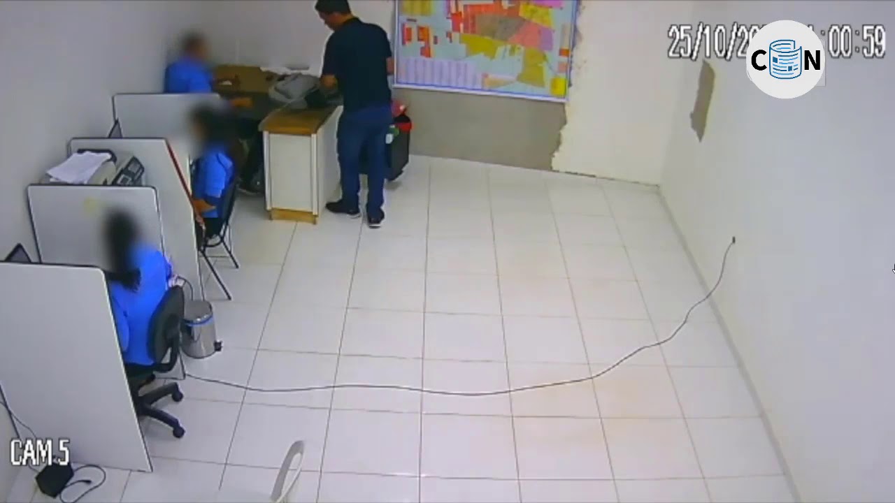 (VÍDEO) Dupla invade empresa na Grande Natal e faz arrastão; assista