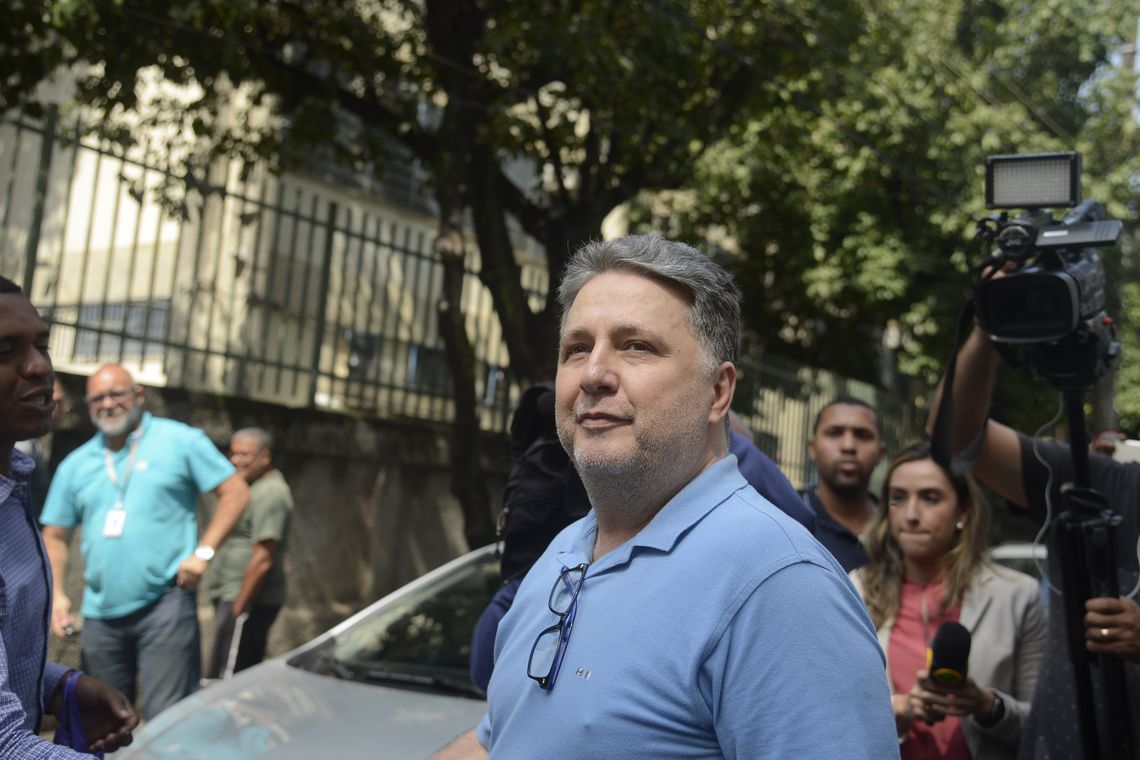 Justiça manda ex-governador do RJ para a cadeia pela 5ª vez