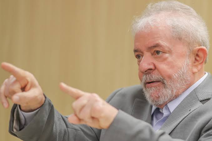 STJ suspende julgamento que pode anular sentença de Lula