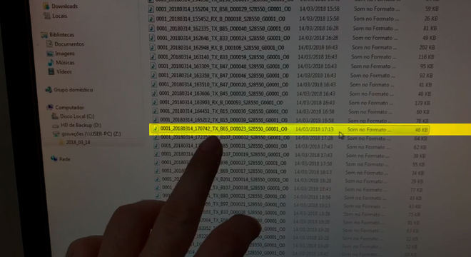 VÍDEO: Novos áudios mostram ligações entre porteiro e casa de Bolsonaro; ouça