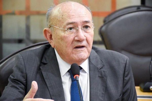 Vivaldo Costa solicita aquisição de cadeiras de rodas para Hospitais Regionais