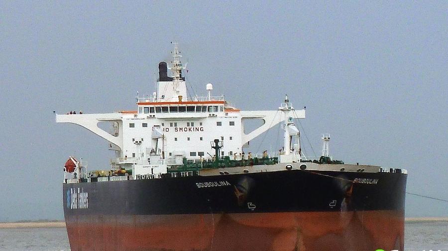 Dona de navio desafia: 'que o Brasil mostre evidências de que óleo é nosso'