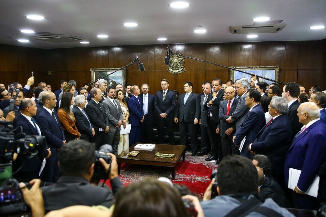 Pacto Federativo de Bolsonaro pode render R$ 500 bi a estados e municípios