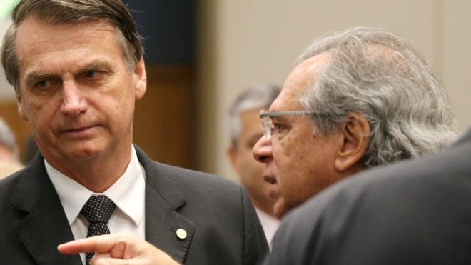 Proposta do governo Bolsonaro autoriza corte de jornada e salário de servidores