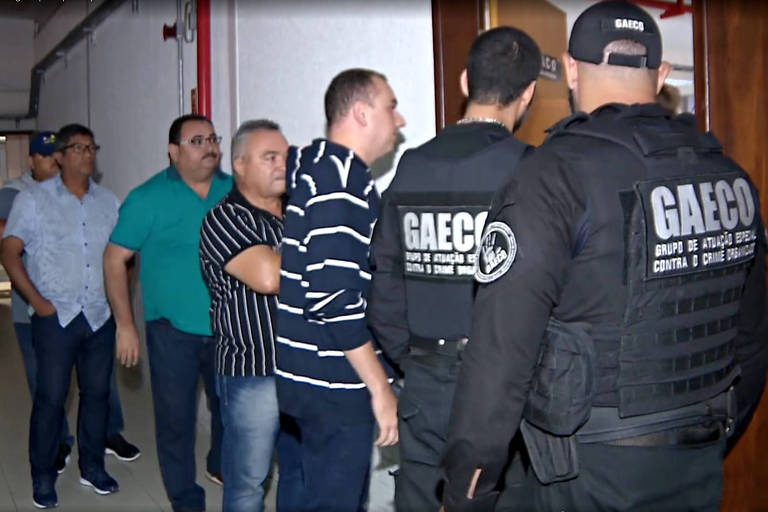 Doze vereadores são presos na PB por fazer "turismo" com dinheiro da Câmara