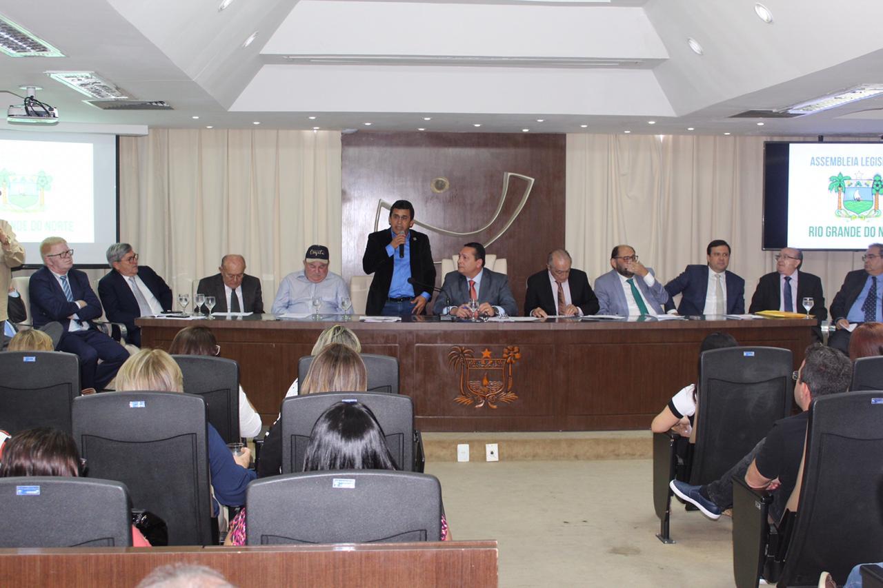 Prefeitos de 86 cidades pedem ajuda à AL por acordo com governo sobre Proedi