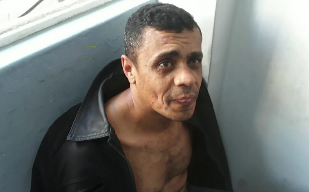 Bolsonaro compara autor de atentado nas eleições a ex-prefeito do PT assassinado