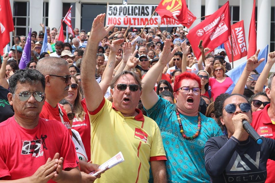 Servidores do RN paralisam atividades em protesto contra Fátima nesta quarta