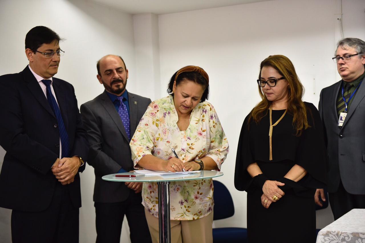 Fátima assina decretos e envia projetos anticorrupção à Assembleia